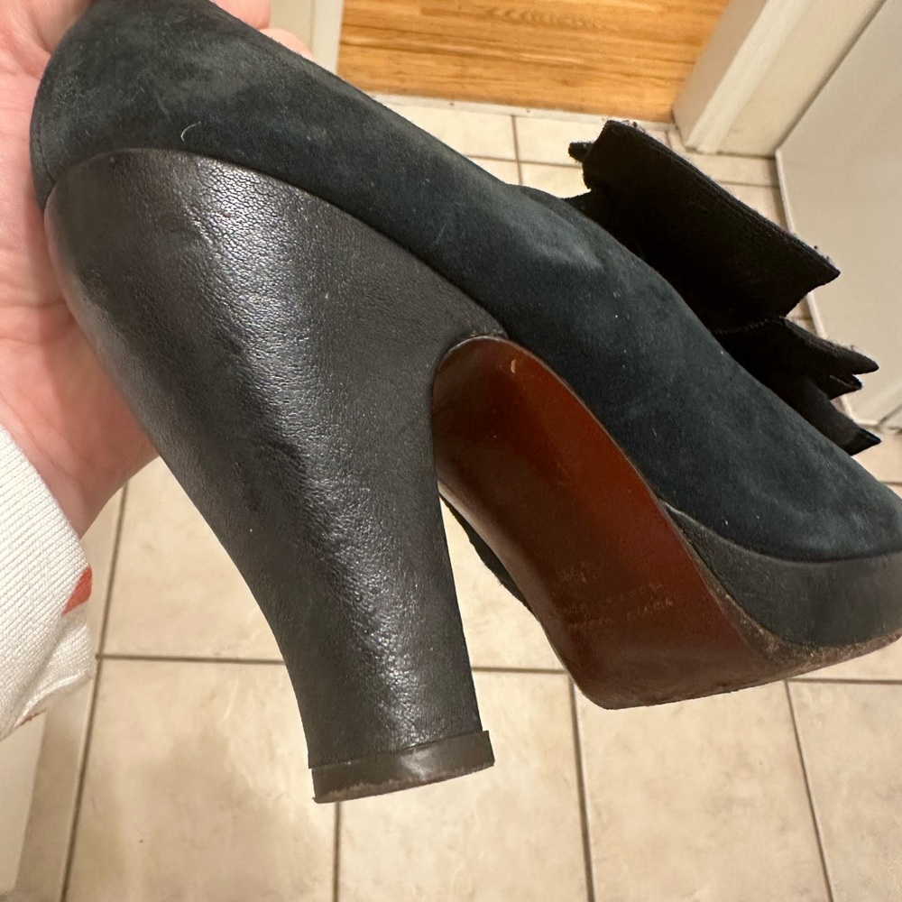 Chie Mihara Navy Blue Suede and Leather Heels with Bow Detail Size 36 1/2 - Picture 5 of 16